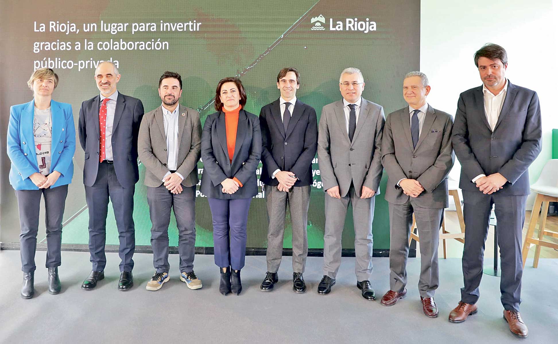 Autoridades y empresarios presentes en la declaración de Proyecto de Interés Estratégico Regional