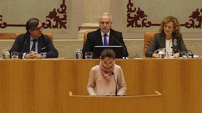 El Parlamento riojano acoge la tradicional lectura de la Constitución por 224 niños