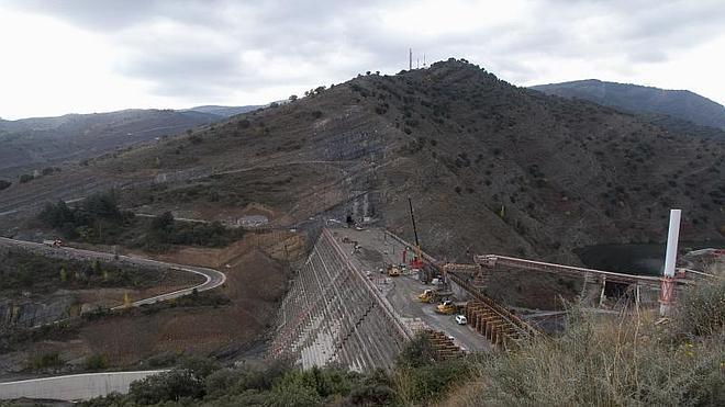 Un año para terminar la presa de Enciso