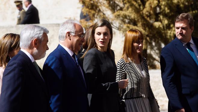 La Reina Letizia aboga en San Millán por un lenguaje periodístico «más apacible aunque no menos riguroso»